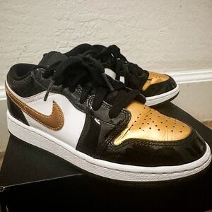 Kids Metallic Gold Air Jordans | Size 3.5Y